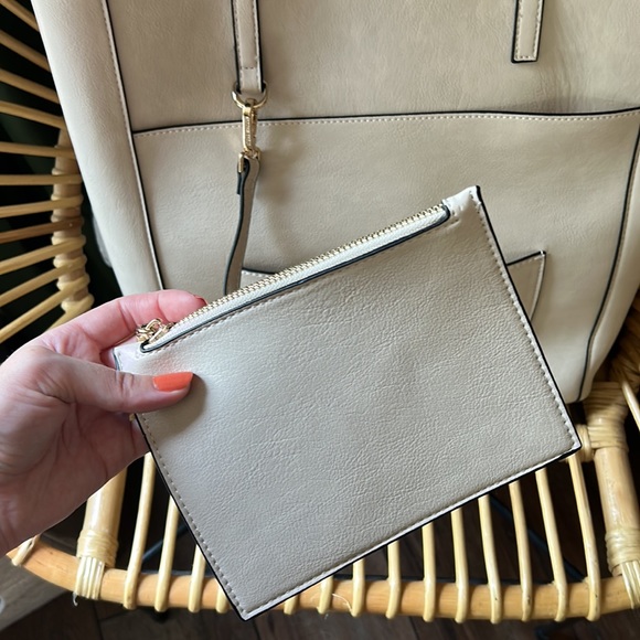 Steve Madden Tote - Picture 2 of 14